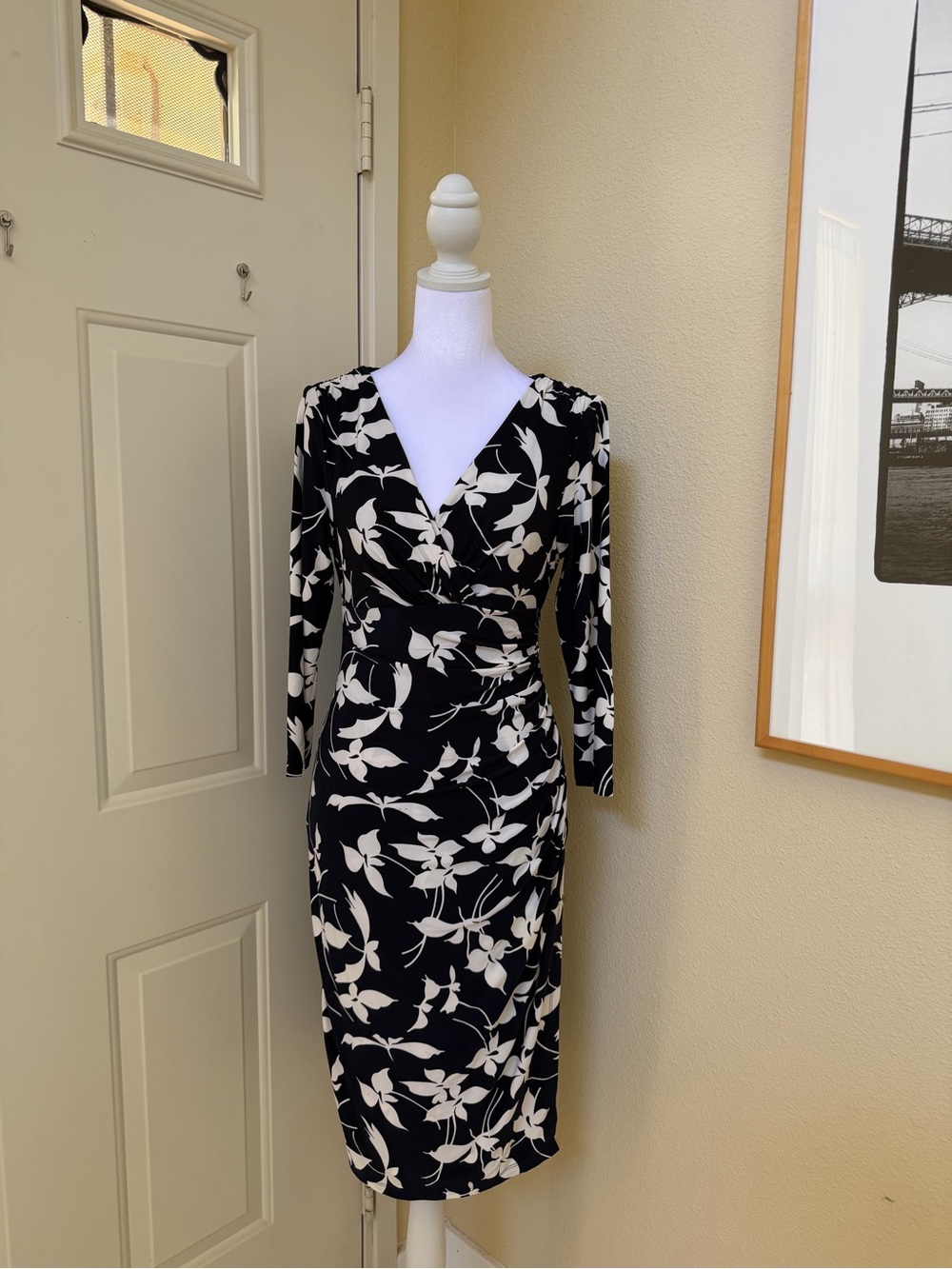 Ralph Lauren Women’s Navy Blue With White Floral Sheath Dress size 6
